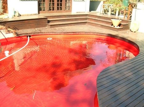 Pool in rot